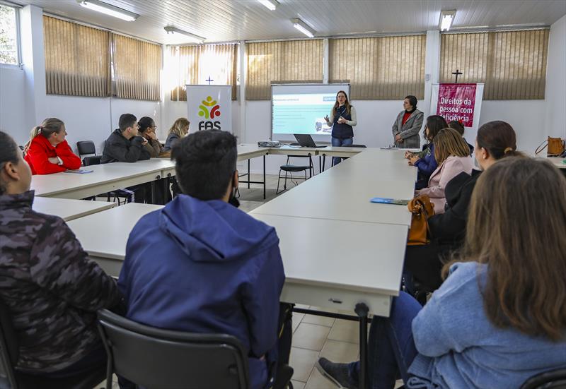 Palestras Programa Aprendiz FAS no Departamento dos Direitos da Pessoa com Deficiência - Curitiba, 19/09/2022 - Foto: Daniel Castellano / SMCS