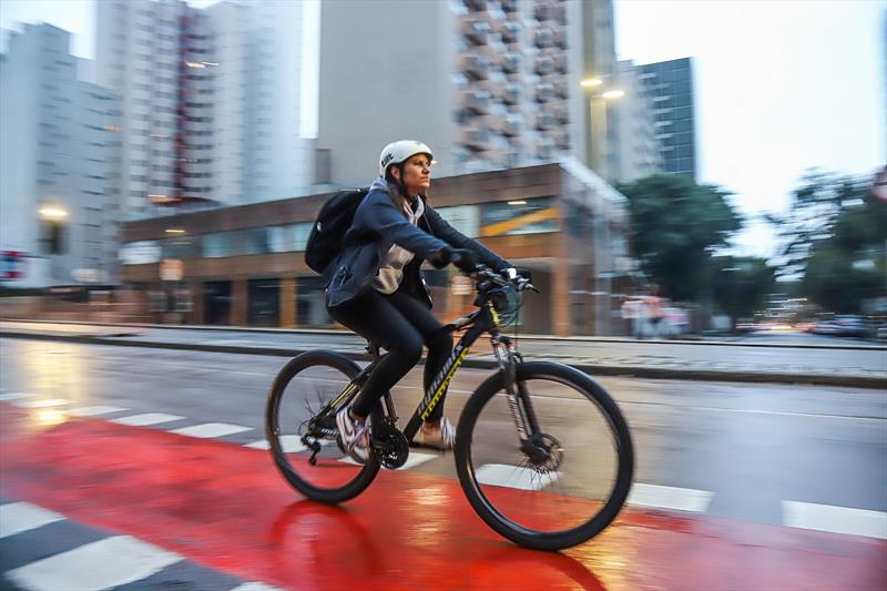 Dicas para o Dia Mundial sem Carro: Use a bicicleta como uma opção de transporte. Foto: Daniel Catellano/SMCS