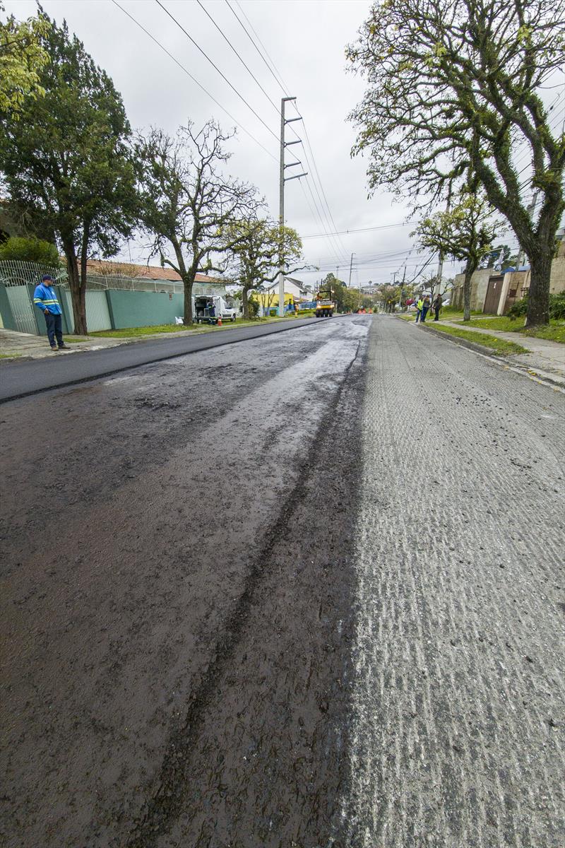 Obras de pavimentação da Rua Hugo de Barros, no Jardim das Américas. Curitiba, 21/09/2022. Foto: Pedro Ribas/SMCS