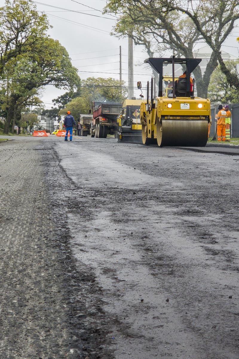 Obras de pavimentação da Rua Hugo de Barros, no Jardim das Américas. Curitiba, 21/09/2022. Foto: Pedro Ribas/SMCS