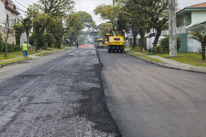 Obras de pavimentação da Rua Hugo de Barros, no Jardim das Américas. Curitiba, 21/09/2022. Foto: Pedro Ribas/SMCS