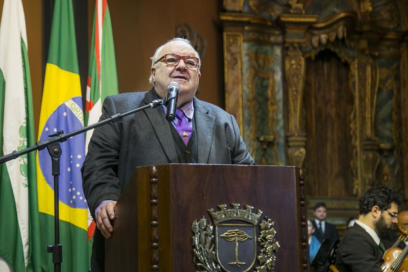 Prefeito Rafael Greca, entrega a medalha da Ordem da Luz dos Pinhais, no Memorial de Curitiba. Curitiba, 21/09/2022. Foto: Pedro Ribas/SMCS