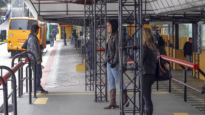 Linha Saturno/Veneza vai interligar os terminais Campina do Siqueira e Santa Felicidade.
- Na imagem, Terminal Campina do Siqueira.
Foto: Luiz Costa/SMCS