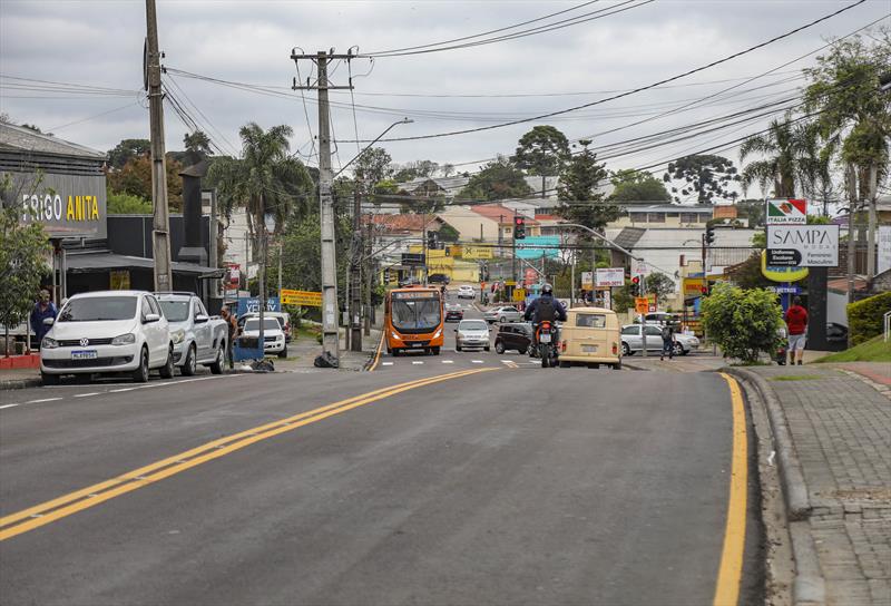 Zeladoria urbana na regional Boa Vista. Vista do novo asfalto implantado na Av Anita Garibaldi - Curitiba, 21/09/2022 - Foto: Daniel Castellano / SMCS