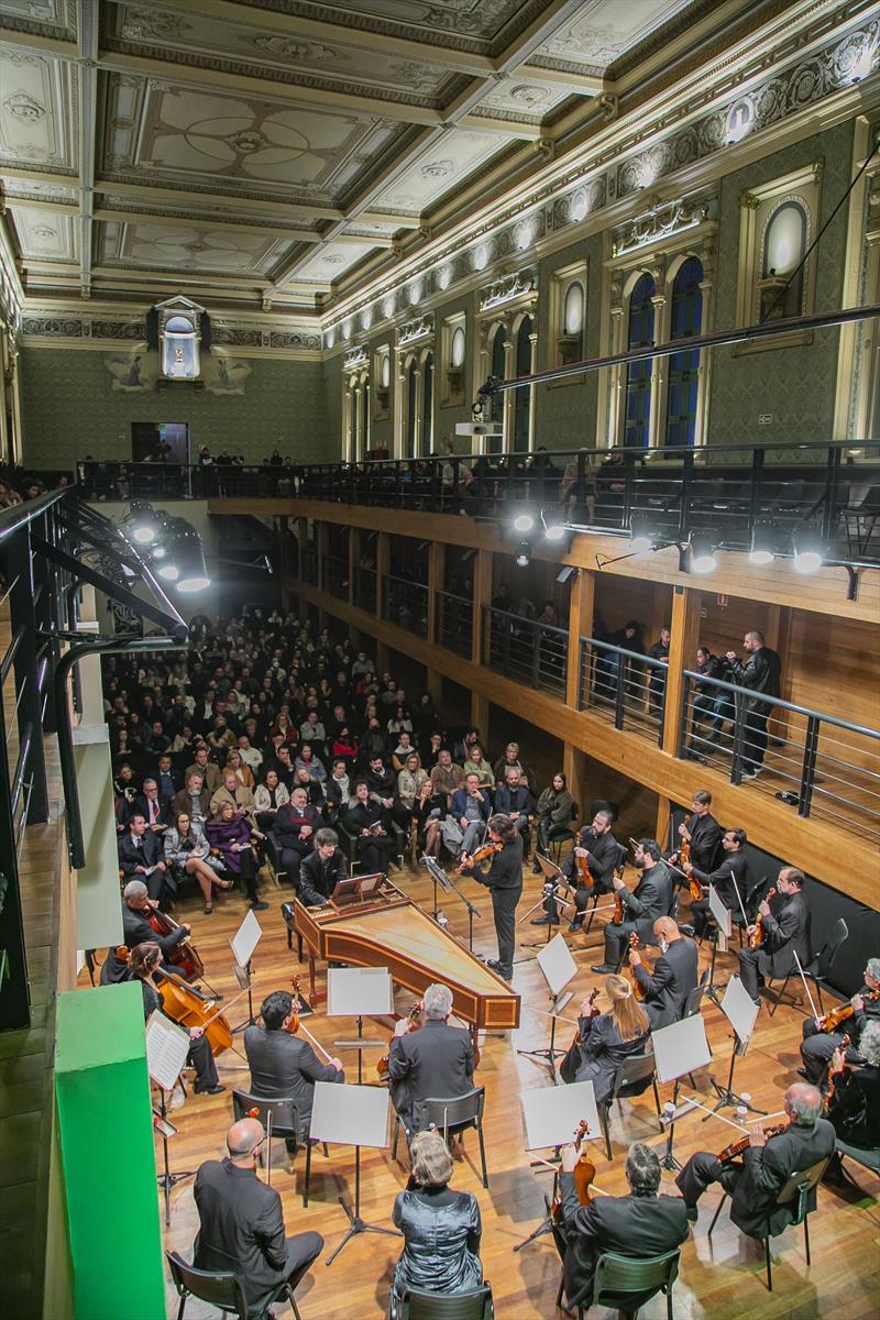 Apresentação da Orquestra de Câmara da Cidade de Curitiba com o violinista italiano Giuseppe Gibboni na Capela Santa Maria. - Curitiba, 24/09/2022 - Foto: Daniel Castellano / SMCS