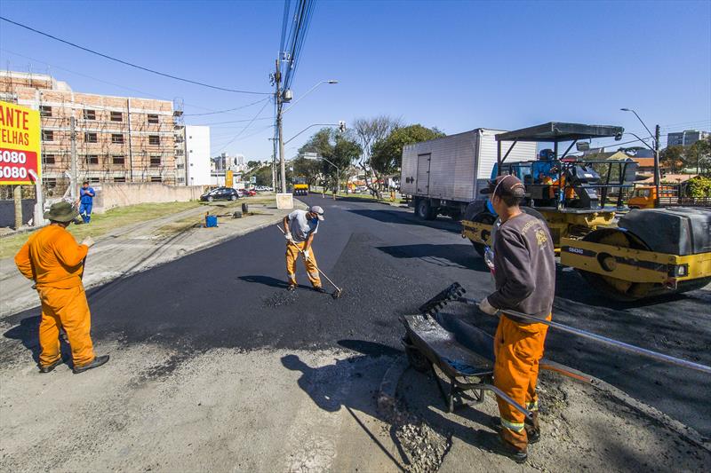 Obras de pavimentação na Av. Mal. Mascarenhas de Moraes, no Atuba. Curitiba, 23/09/2022. Foto: Pedro Ribas/SMCS