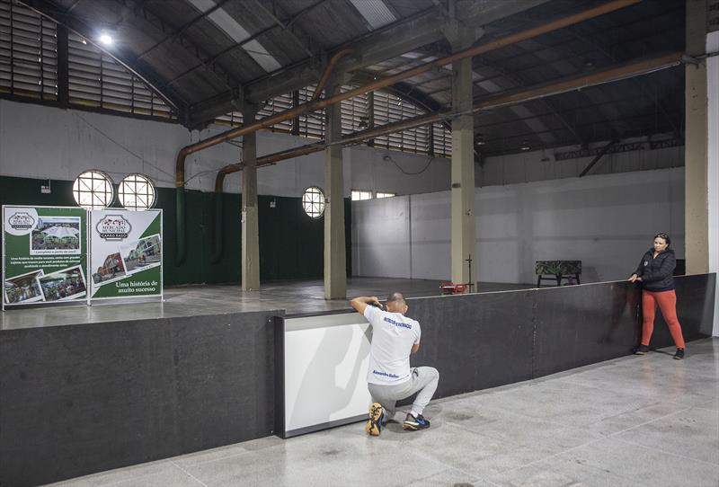 Mercado Municipal Capão Raso tem aula de patinação gratuita em outubro. Curitiba, 30/09/2022. Foto: Ricardo Marajó/SMCS