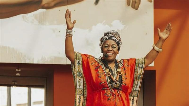 A contadora de história Geyisa Costa:  Lenda do Tambor Africano no Bairro Novo. Foto: Divulgação