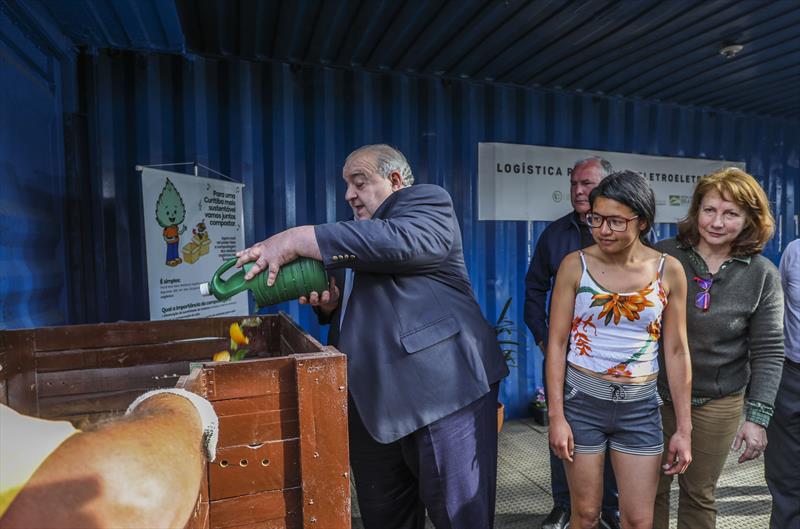 Prefeito Rafael Greca presente na inauguração das caixas de compostagem comunitária no Ecoponto do Cajuru - Curitiba, 05/10/2022 - Foto: Daniel Castellano / SMCS