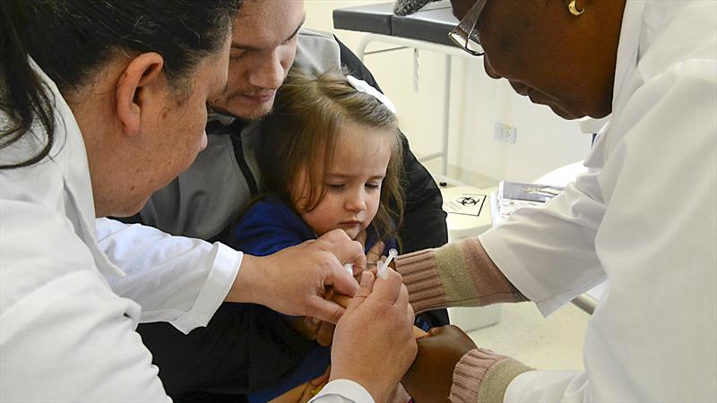 Curitiba faz campanha de vacinação na Semana da Criança. 
Foto: Levy Ferreira/SMCS 