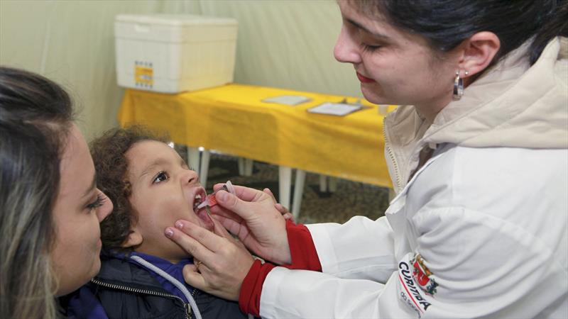 Curitiba faz campanha de vacinação na Semana da Criança. 
Foto: Cesar Brustolin/SMCS