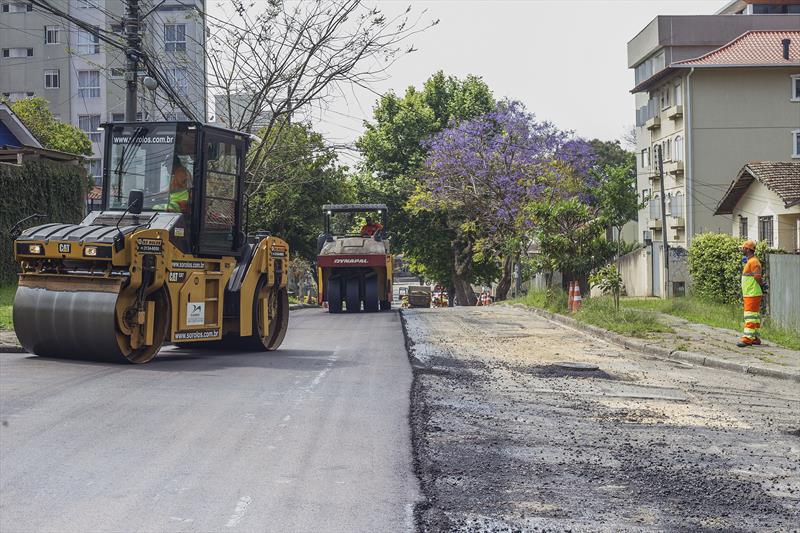 Obras de pavimentação na rua Palmeiras. Curitiba, 11/10/2022. Foto: Ricardo Marajó/SMCS