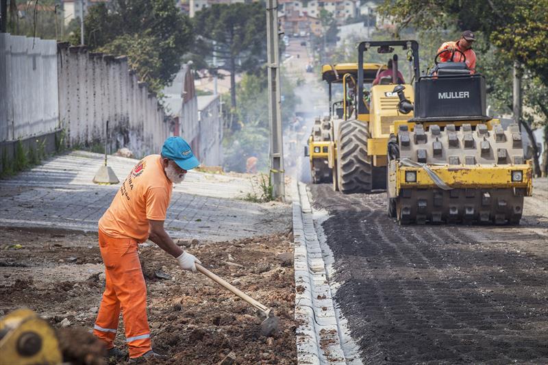 Obras de pavimentação na Rua Eugênio José de Souza. Curitiba, 11/10/2022. Foto: Ricardo Marajó/SMCS