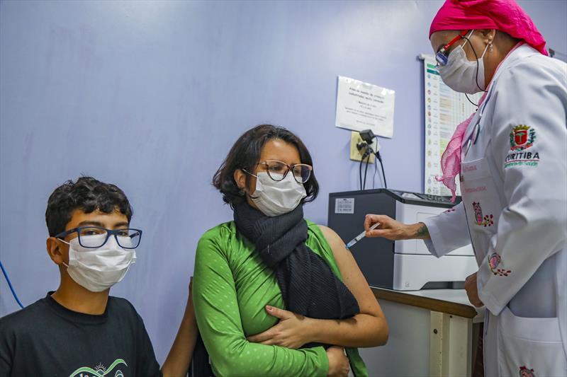 Com horário até as 21h, Saúde coloca em dia vacinação das famílias. Foto: Daniel Castellano/SMCS