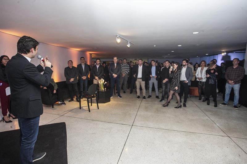Vice-prefeito Eduardo Pimentel participa da cerimônia de lançamento do Smart City Expo 2023, no Hall das Esculturas do Museu Oscar Niemeyer. Curitiba, 14/10/2023. Foto: Ricardo Marajó/SMCS