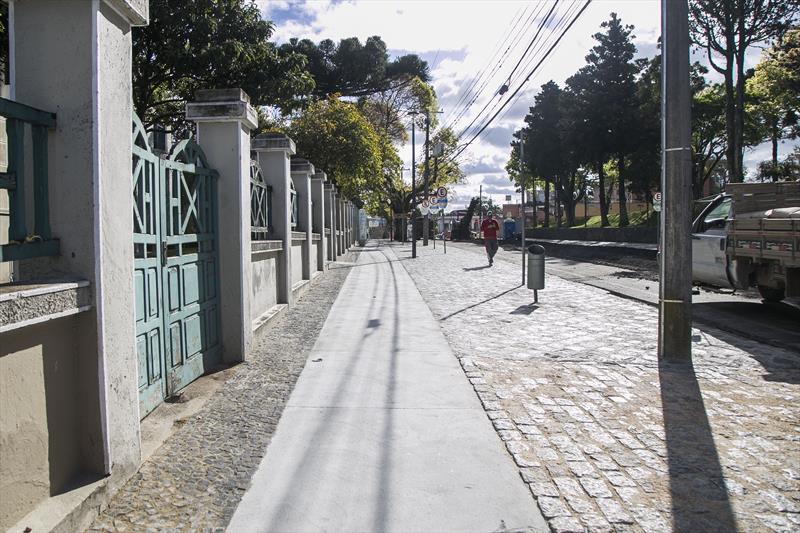 Calçadas do programa Caminhar Melhor, na Rua Kellers. Curitiba, 11/08/2022. Foto: Pedro Ribas/SMCS