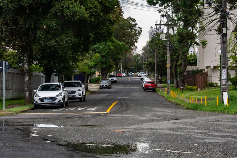O bairro da Água Verde terá sentido alterado em várias ruas. Na imagem, rua Amazonas com sentido único entre, Eugênio José de Souza e Rio de Janeiro. Curitiba, 27/10/2022
Foto: Levy Ferreira/SMCS
