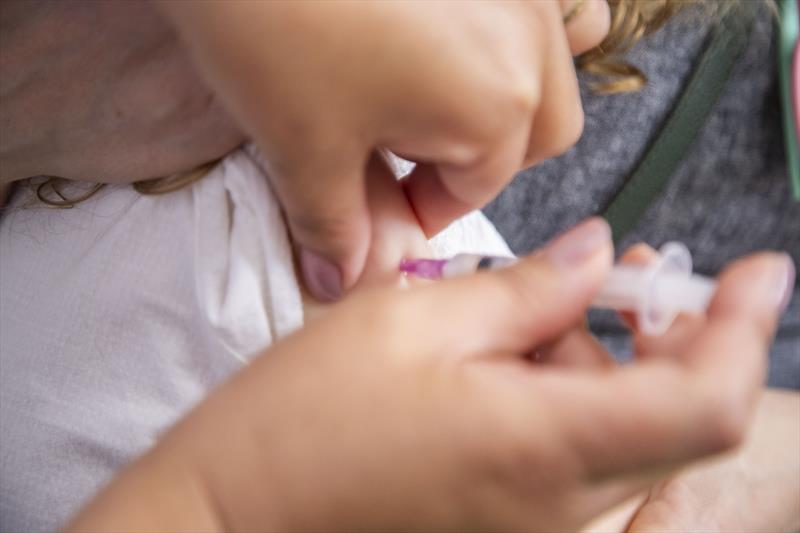 Aplicação da vacina contra o coronavirus para crianças com comorbidades na Unidade de Saúde Mãe Curitibana - Curitiba, 18/11/2022 - Foto: Daniel Castellano / SMCS