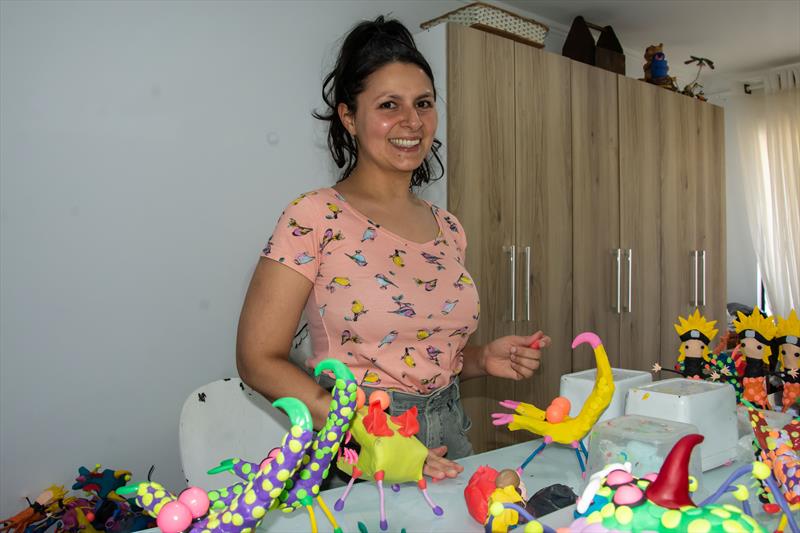 A artesã Pérola Rossa, estará na Feira Especial da Osório vendendo esculturas natalinas e sabonetes artesanais. Curitiba, 18/11/2022.
Foto: Levy Ferreira/SMCS