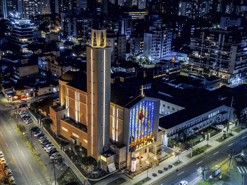 Nova iluminação do Santuário Sagrado Coração de Jesus, no bairro Água Verde.
Curitiba, 18/11/2022.
foto:José Fernando Ogura/SMCS