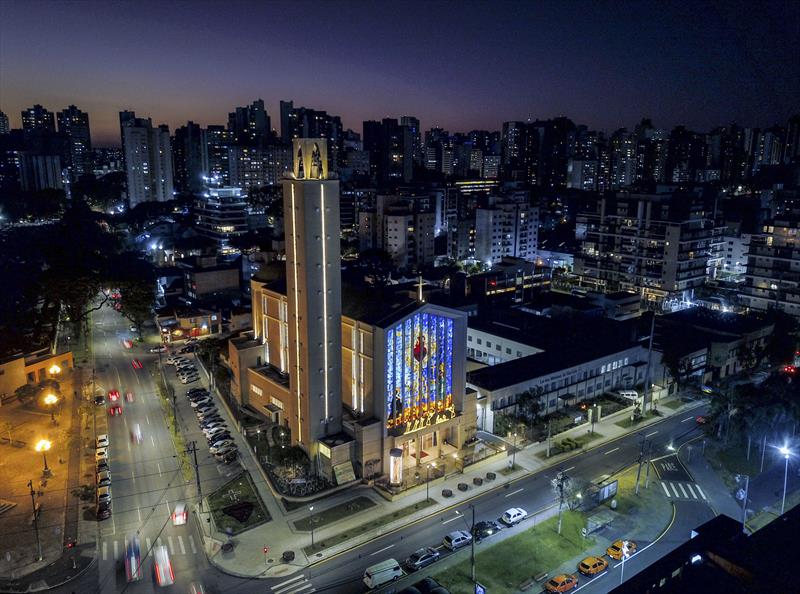 Nova iluminação do Santuário Sagrado Coração de Jesus, no bairro Água Verde.
Curitiba, 18/11/2022.
foto:José Fernando Ogura/SMCS