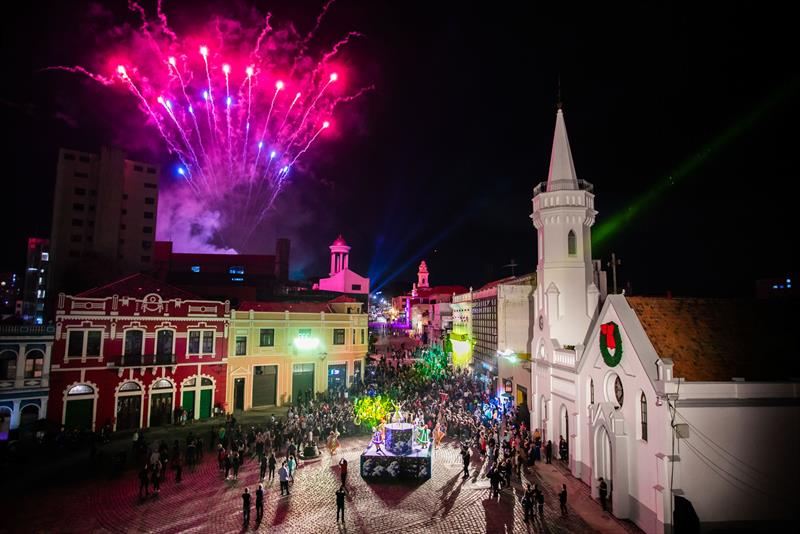 Largo da Ordem volta a ser palco do Natal com espetáculo nas sacadas históricas.  
Foto: Daniel Castellano / SMCS