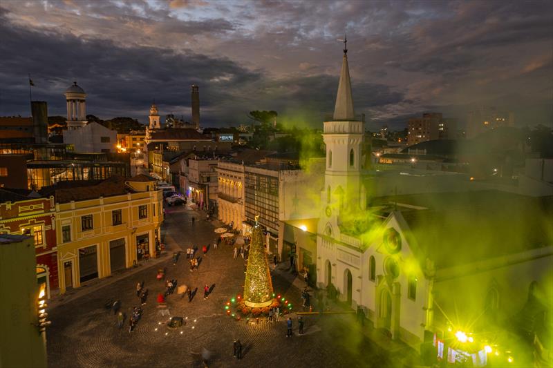Largo da Ordem volta a ser palco do Natal com espetáculo nas sacadas históricas.  
Foto: Daniel Castellano / SMCS