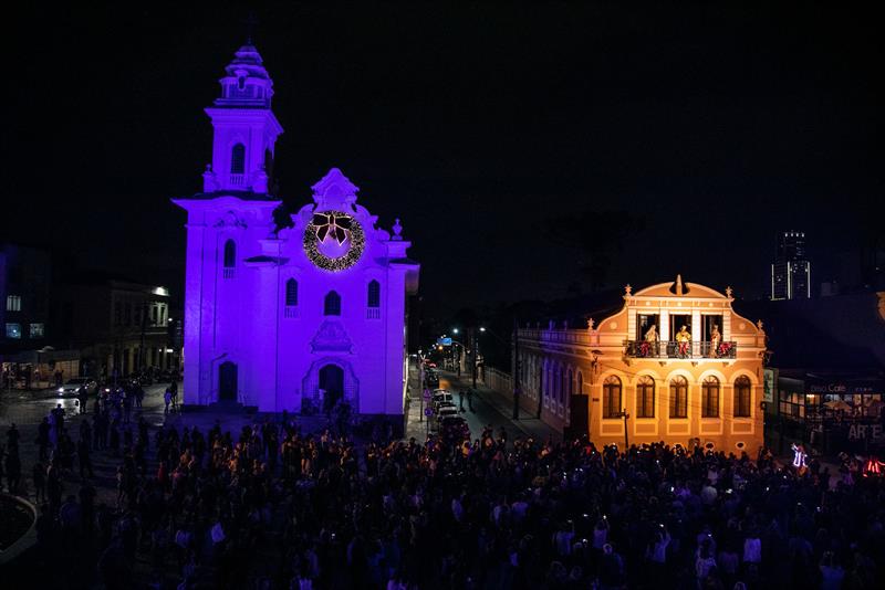 Largo da Ordem volta a ser palco do Natal com espetáculo nas sacadas históricas. 
Foto: Daniel Castellano / SMCS