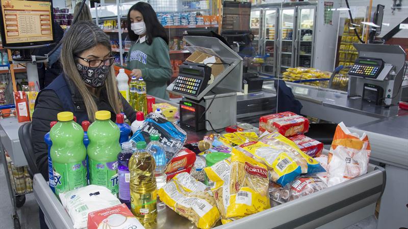 Com alimentos mais caros, Armazém e Sacolões são opções de economia em Curitiba.
Foto: Levy Ferreira/SMCS