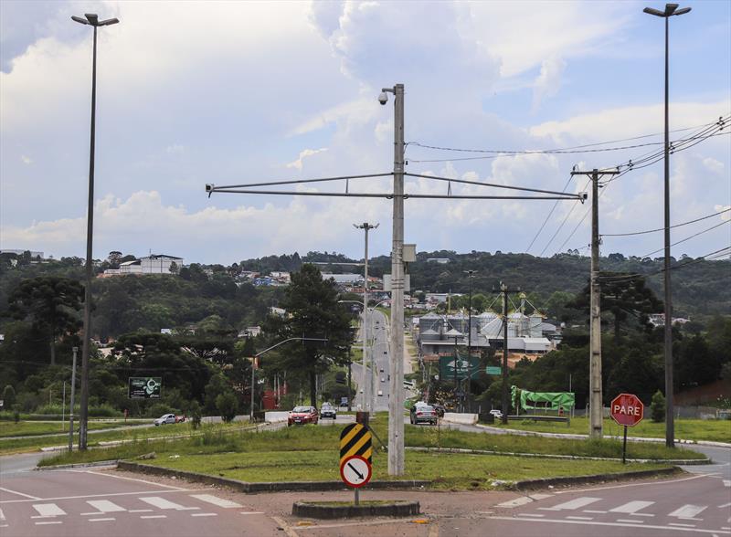 Cameras de vigilância da Muralha Digital instaladas na Av Manoel Ribas no trevo da entrada de Curitiba via Campo Magro - Curitiba, 23/11/2022 - Foto: Daniel Castellano / SMCS