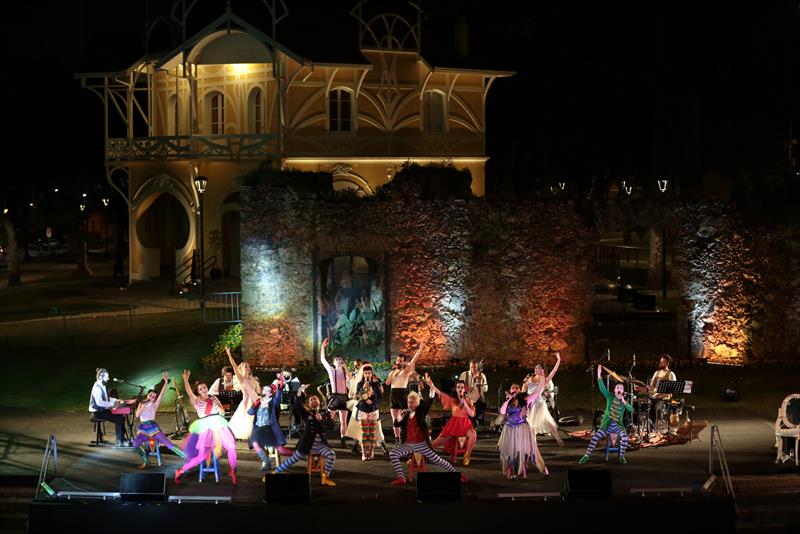 No palco ao livre das Ruínas do São Francisco, perto do Belvedere, serão apresentados dois grandes espetáculos de balé clássico.. Foto: Cido Marques/FCC 