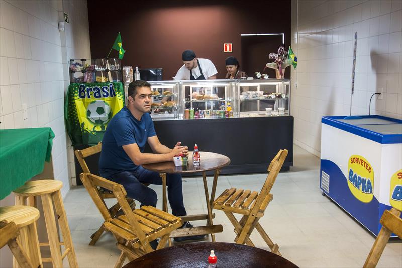Cafeteria em ritmo de Copa do Mundo é o novo atrativo da Rua da Cidadania.
Curitiba, 29/11/2022.
Foto: Levy Ferreira/SMCS