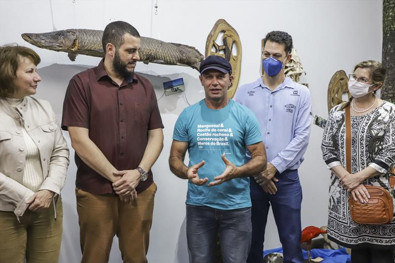 A secretária municipal do Meio Ambiente, Marilza do Carmo Oliveira Dias, acompanhou a exposição sobre o peixe mero no Museu Capão da Imbuia. Curitiba, 01/12/2022. Foto: Hully Paiva/SMCS