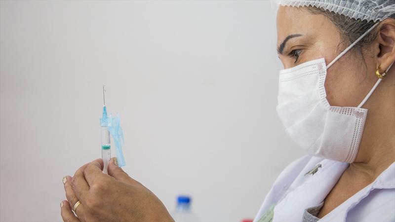 Saúde de Curitiba divulga novo cronograma de vacinação com a 4ª dose anticovid . Foto: Pedro Ribas/SMCS