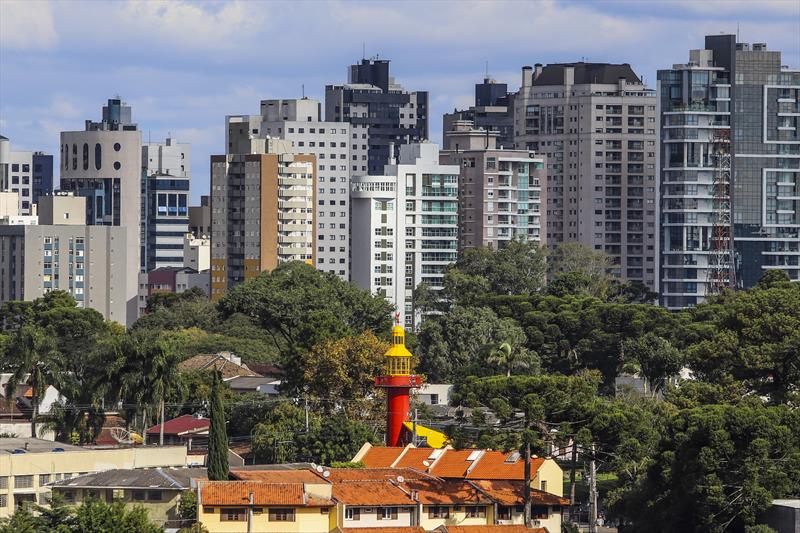A Prefeitura de Curitiba vai ampliar de 4% para 10% o desconto do IPTU. Foto: Daniel Castellano/SMCS