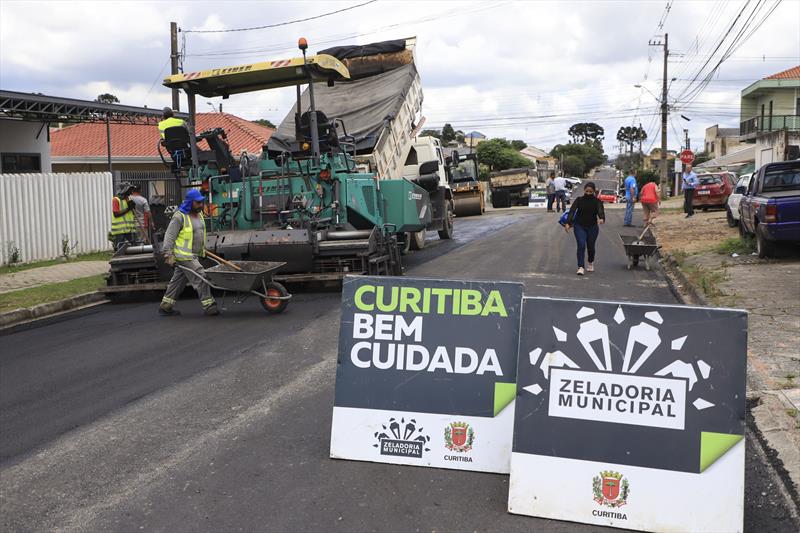 Obras de reciclagem de pavimento na rua Jaime Rodrigues da Rocha, no Capão Raso.
Curitiba, 06/12/2022.
Foto: José Fernando Ogura/SMCS
