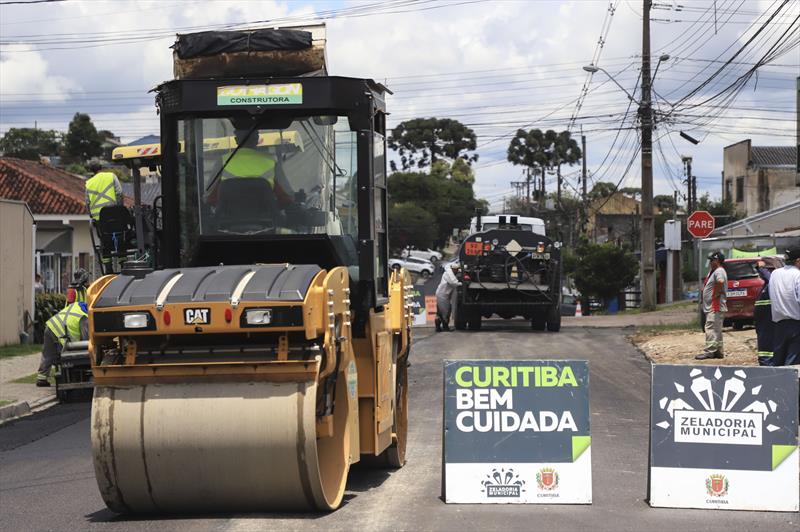 Obras de reciclagem de pavimento na rua Jaime Rodrigues da Rocha, no Capão Raso.
Curitiba, 06/12/2022.
Foto: José Fernando Ogura/SMCS