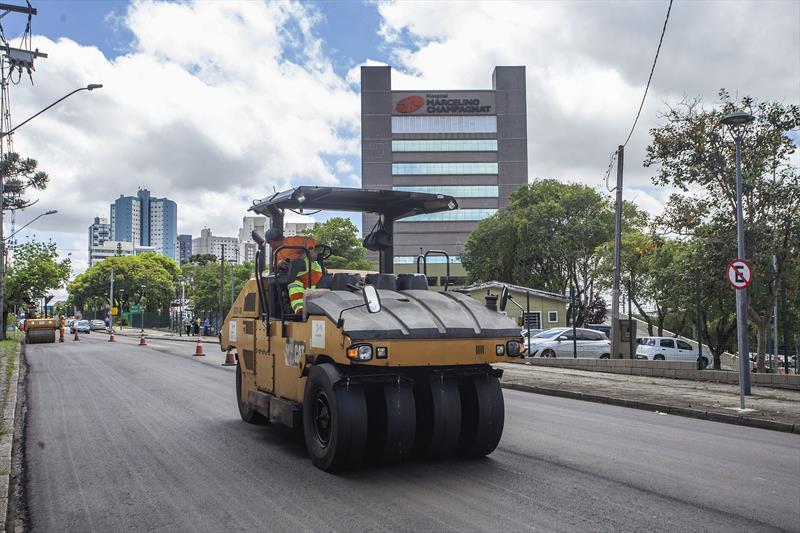 Vistoria de obras de asfalto na Av. São José no Cristo Rei. Curitiba, 07/12/2022. Foto: Ricardo Marajó/SMCS
