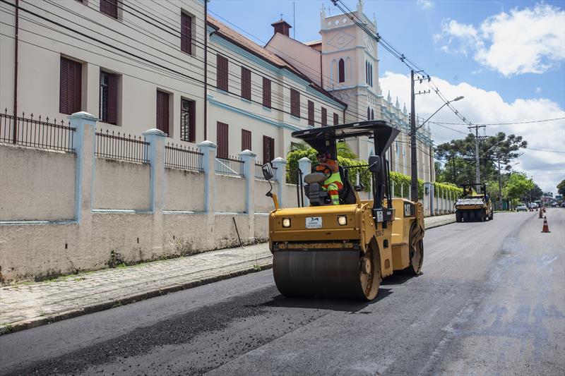 Vistoria de obras de asfalto na Av. São José no Cristo Rei. Curitiba, 07/12/2022. Foto: Ricardo Marajó/SMCS