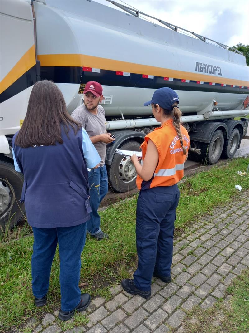 Defesa Civil de Curitiba atua na fiscalização de veículos com produtos perigosos.
Foto: Divulgação