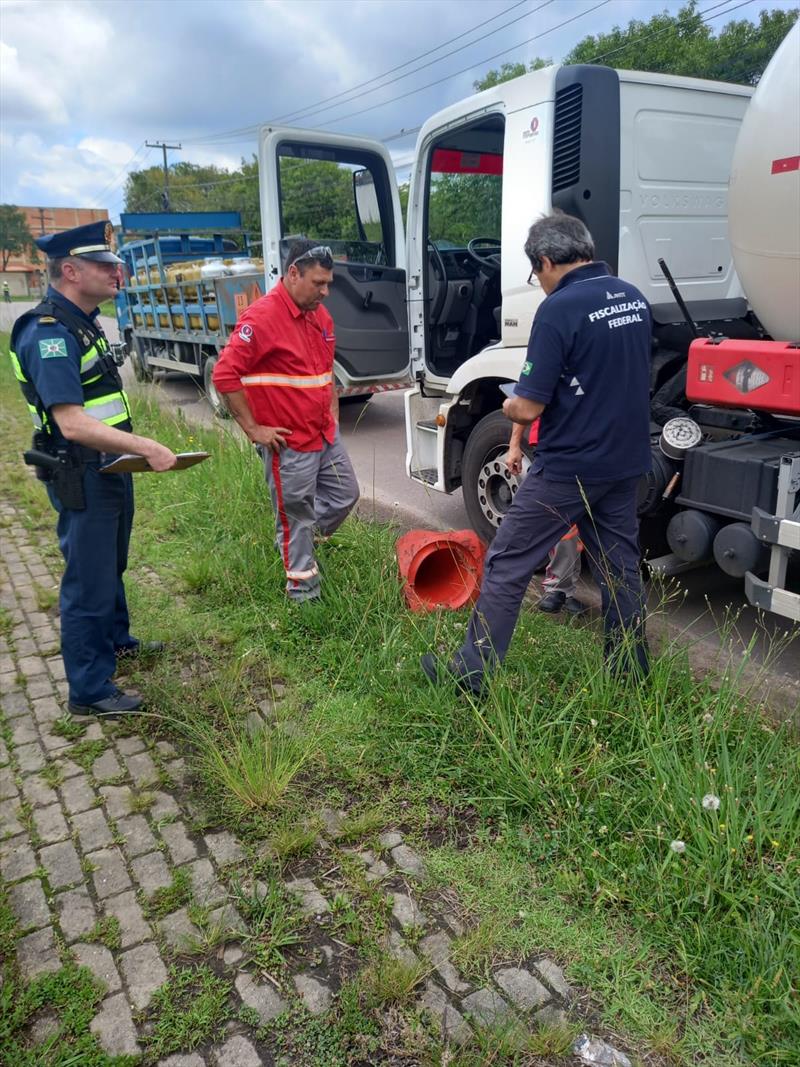 Defesa Civil de Curitiba atua na fiscalização de veículos com produtos perigosos.
Foto: Divulgação