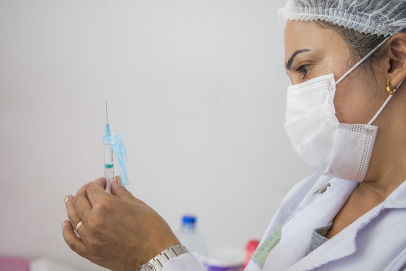Saúde de Curitiba divulga novo cronograma de vacinação com a 4ª dose anticovid. Foto: Pedro Ribas/SMCS