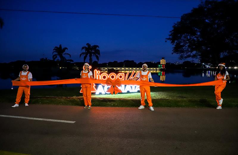 Caminho de Luz do Parque Náutico, evento do Natal de Curitiba - Luz dos Pinhais patrocinado pela Ligga. Curitiba, 08/12/2022. Foto: Hully Paiva/SMCS