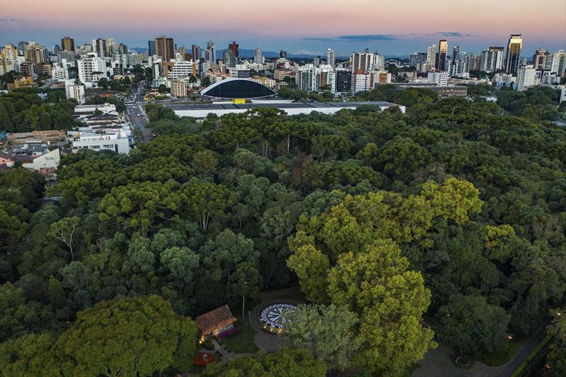 Prefeitura de Curitiba adere a compromisso global pela proteção da biodiversidade.
- Na imagem, Vista aérea do Bosque do Papa. Curitiba, 17/04/2019 - Foto: Daniel Castellano / SMCS