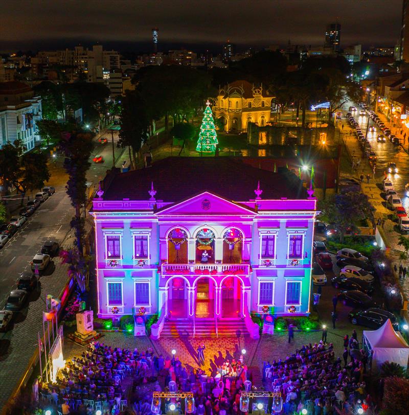 Apresentação da Ópera de Natal nas janelas do Palácio Garibaldi. Foto: Daniel Castellano / SMCS