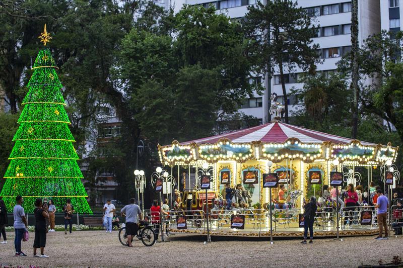 Decoração de Natal no Passeio  Público .  Curitiba,03/12/2022. Foto: Ricardo Marajó/SMCS