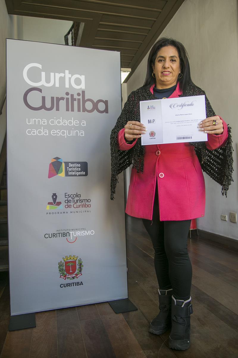 Vitória Maria Lopez Alves, guia de turismo e aluna da Escola de Turismo. Curitiba, 23/09/2022. Foto: Pedro Ribas/SMCS