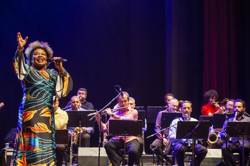 Afropop de Margareth Menezes encerra a 39ª edição da Oficina de Música de Curitiba no Teatro Guaíra. Curitiba, 11/07/2022. Foto: Ricardo Marajó/SMCS
