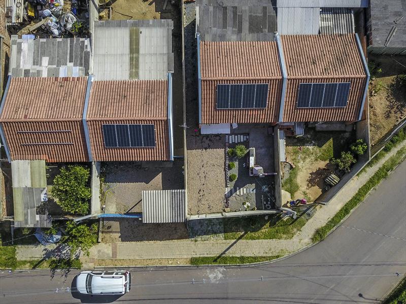 Instalação de painéis solares do Programa Cohab Solar, no conjunto Bela Vista da Ordem, no Tatuquara.
Curitiba, 09/11/2022.
Foto: José Fernando Ogura/SMCS