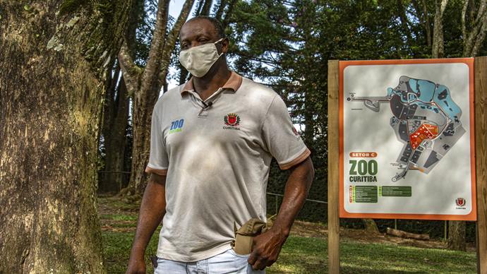 Depois de passar 28 como tratador de animais no Zoológico, o servidor da prefeitura se aposenta. Na imagem, José Cícero Gonçalves. Curitiba, 01/02/2022. Foto: Levy Ferreira/SMCS